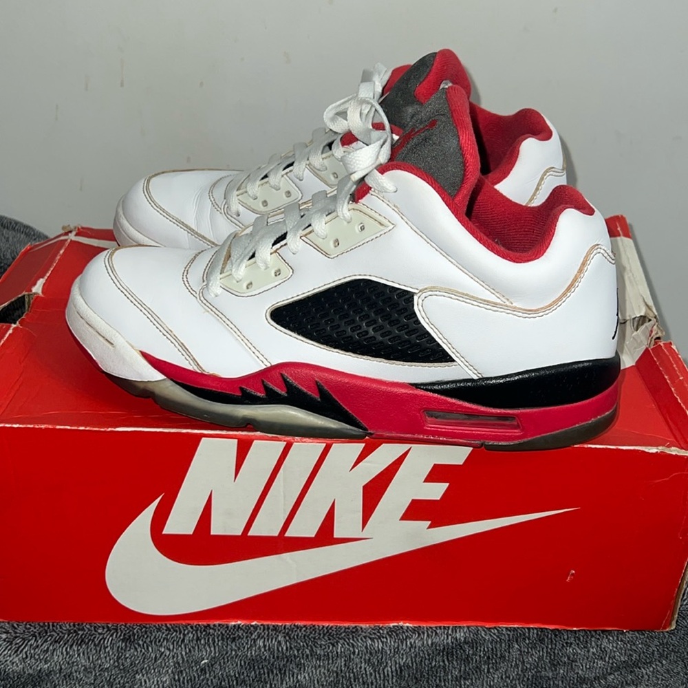 Air Jordan Retro 5 fire red low black white